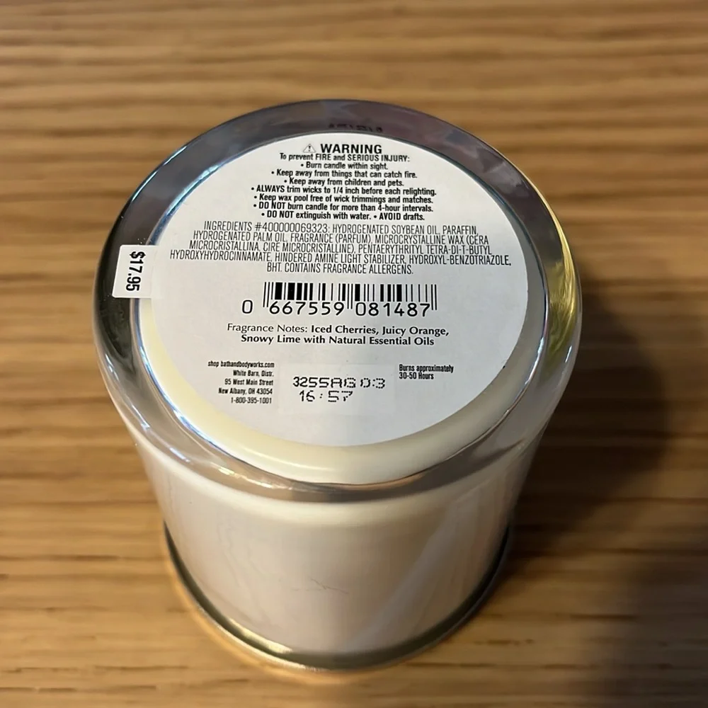 Bath & Body Works Single Wick Candle. Winter Berry Ice.